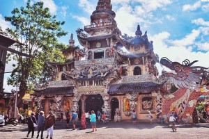 Chùa Linh Phước - Ngôi chùa có nhiều kỷ lục nhất tại Việt Nam